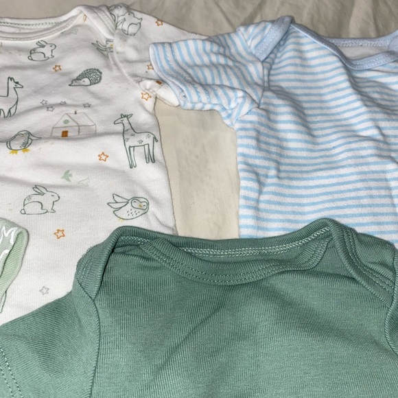 Baby boy onesies - Picture 3 of 4